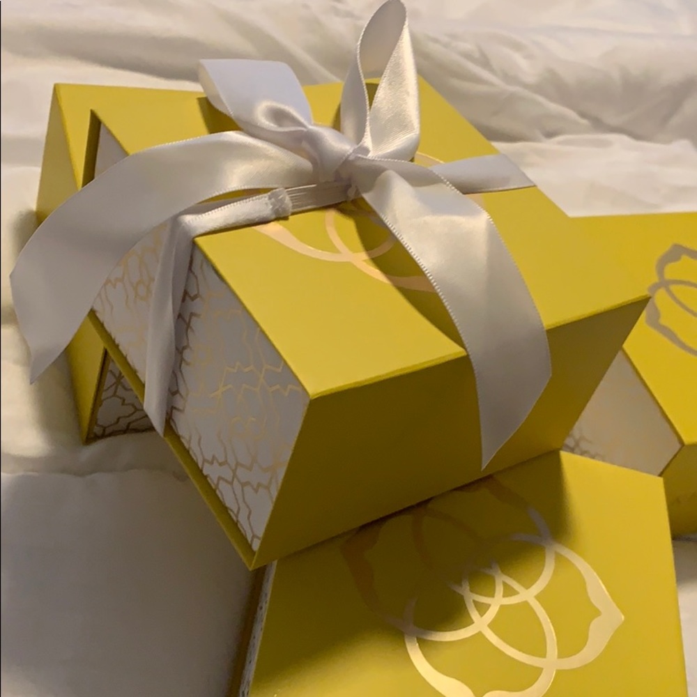 Kendra Scott Gift Boxes